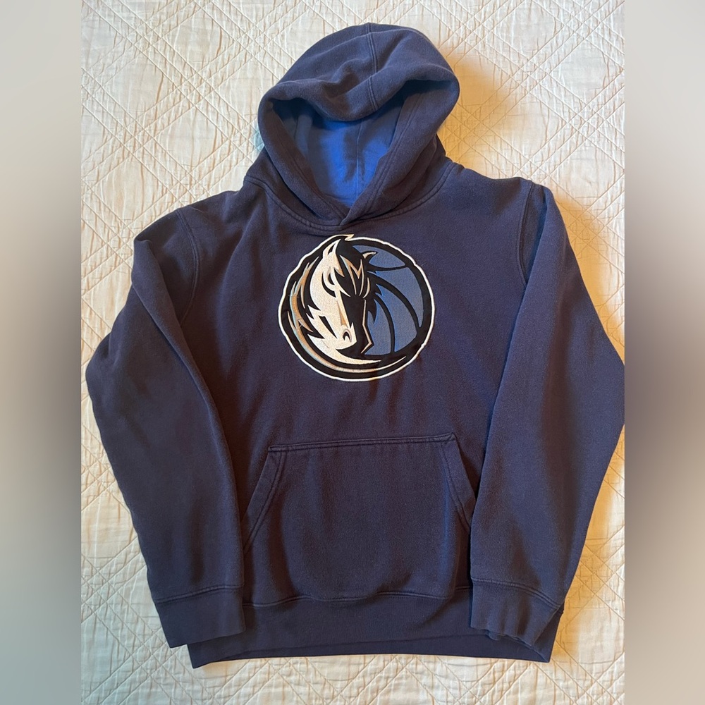 NBA Dallas Mavericks Navy Blue Hoodie with Logo, Size Youth Large (14/16)